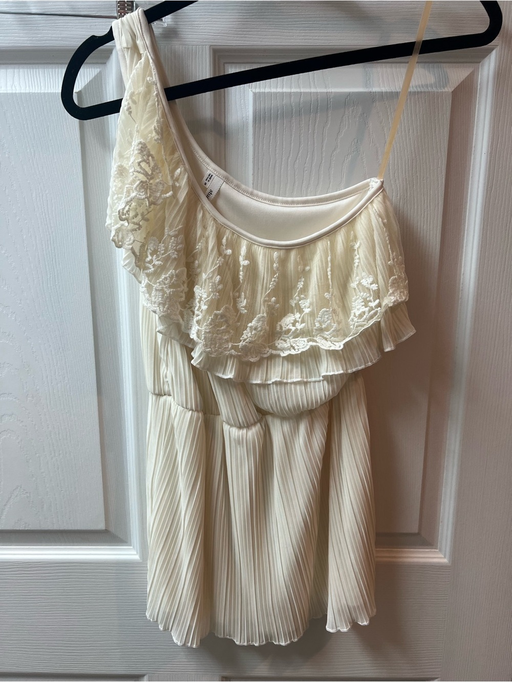 Studio Y Cream One-Shoulder Ruffle & Lace blouse